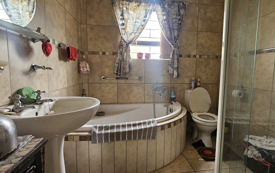 4 Bedroom Property for Sale in Hartebeesfontein Western Cape